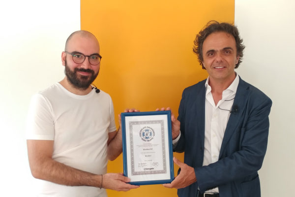 Giuseppe Dell'Acqua Brunone con il Bollino del Salvagente