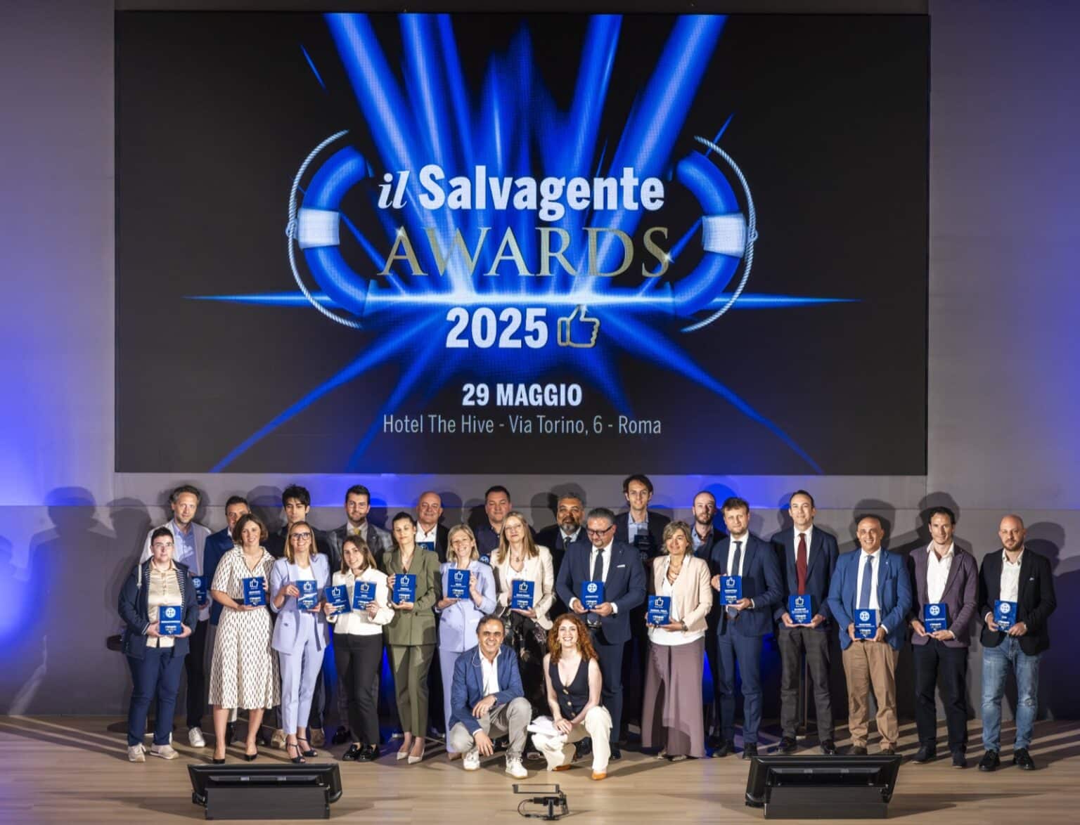Le aziende premiate sul palco del Salvagente Awards 2025, ognuna con il suo premio
